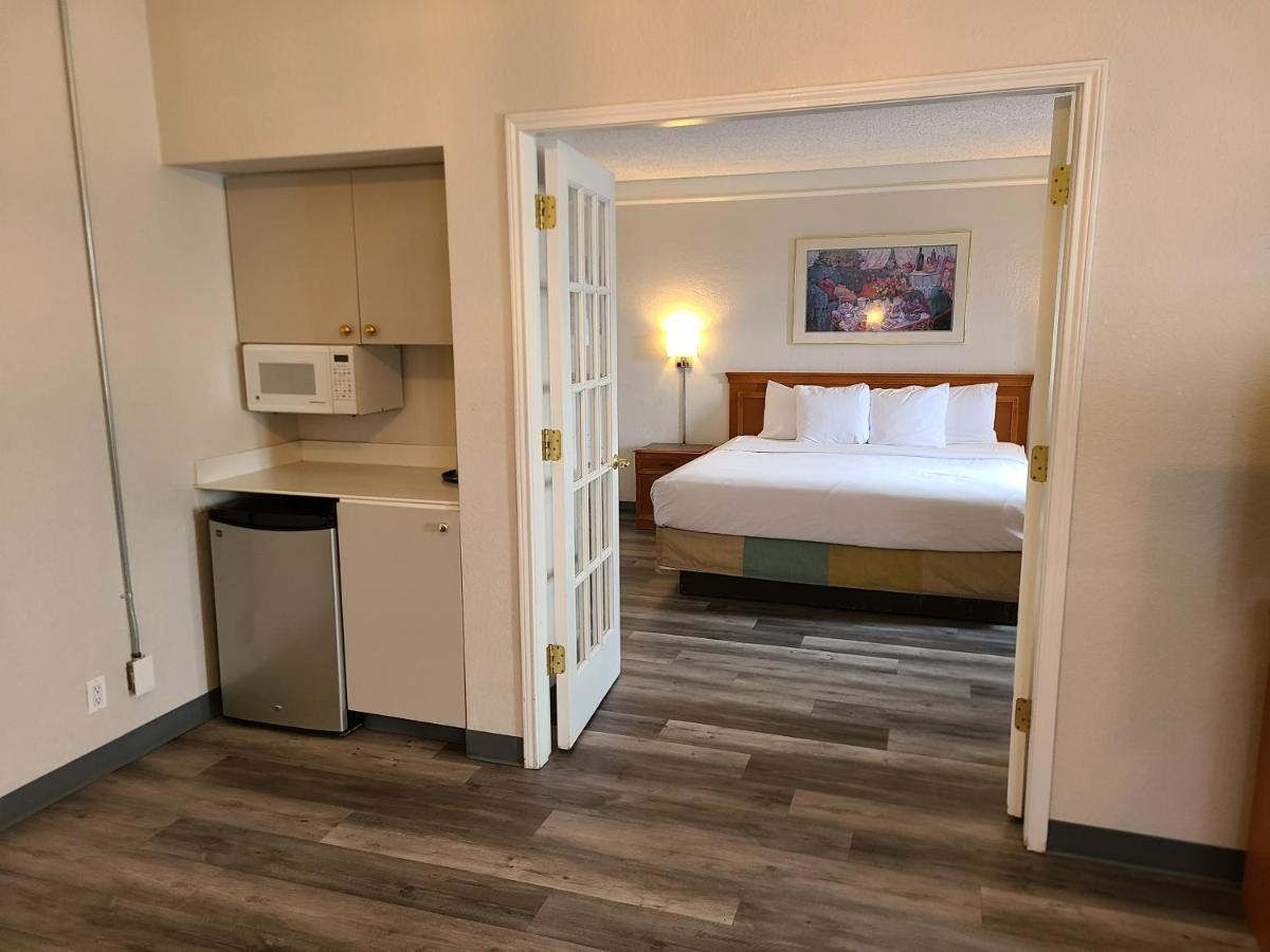 La Quinta Inn By Wyndham Φάρμινγκτον Εξωτερικό φωτογραφία